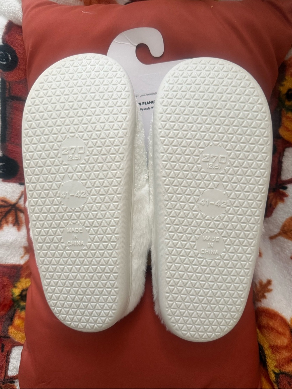 Peanuts Snoopy Pumpkin White Fall/Halloween Slippers - Picture 3 of 3